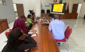 Winardi Hakim jelaskan PPID ke Mahasiswa magang UMP | Foto diambil oleh Barnas
