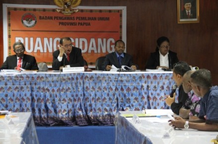 DKPP GELAR SIDANG KEDUA DENGAN TERADU KETUA PANWASLU KABUPATEN JAYAPURA 