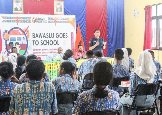 Bawaslu Provinsi Papua Selenggarakan Bawaslu Goes To School di SMA Negeri 1 Serui