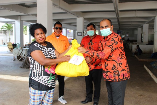 HUT BAWASLU YANG KE 12, BAWASLU PAPUA GELAR AKSI SOSIAL DAN DOA BERSAMA