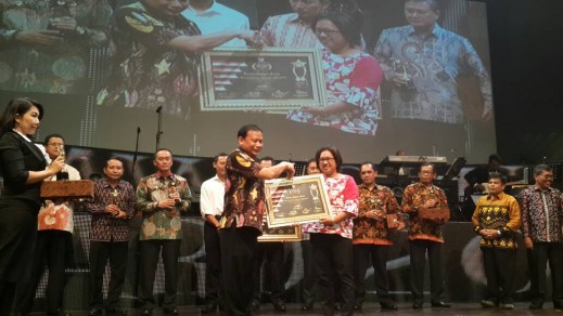 BAWASLU AWARDS : BAWASLU PAPUA RAIH DUA PENGHARGAAN.