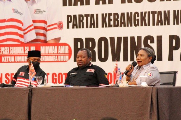 BAWASLU PAPUA MENJADI NARASUMBER DALAM KEGIATAN RAKORDA PIMDA PKN