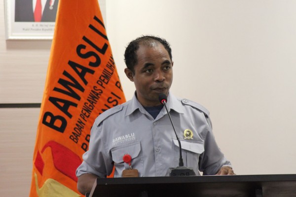 NIKO TUNJANAN : BAWASLU PAPUA HARUS MELAKUKAN SERANGKAIAN PENGUATAN KAPASITAS MITRA STRATEGISNYA DALAM PELAKSANAAN PENGAWASAN PARTISIPATIF