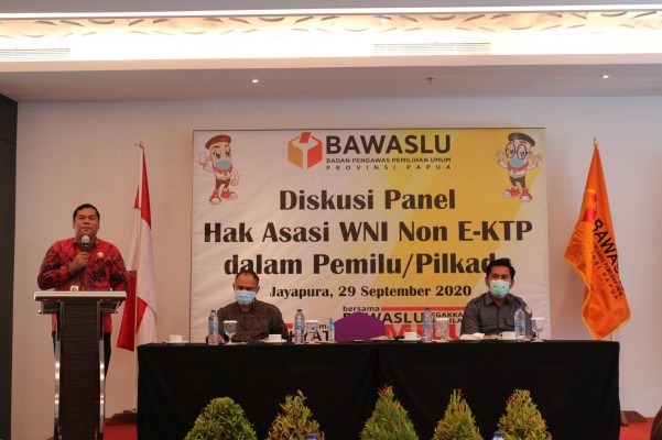 DISKUSI PANEL, BAWASLU PAPUA SOROTI KETIMPANGAN DPT DENGAN DATA PEREKAMAN E-KTP