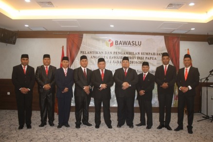 TUJUH ANGGOTA BAWASLU PAPUA RESMI DILANTIK