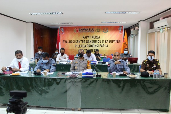 AWAL TAHUN 2021 BAWASLU PAPUA GELAR RAPAT KERJA EVALUASI SENTRA GAKKUMDU 11 KABUPATEN PILKADA PROVINSI PAPUA