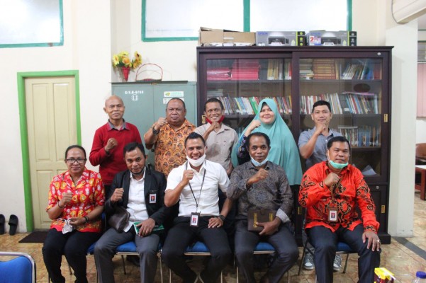 PENINGKATAN DEMOKRASI DITANAH PAPUA, BAWASLU PROVINSI PAPUA MELAKUKAN AUDIENSI DENGAN UNIVERSITAS YAPIS PAPUA
