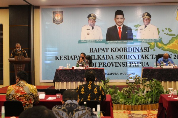 KETUA BAWASLU PROVINSI PAPUA MENGHADIRI RAPAT KOORDINASI KESIAPAN PILKADA SERENTAK TAHUN 2020 DI PROVINSI PAPUA