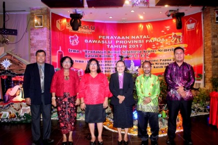 NATAL BAWASLU PAPUA, HENDAKLAH MENGAWAL PIKADA DENGAN KASIH DAN DAMAI