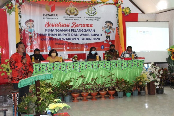 BAWASLU PAPUA BERSAMA GAKKUMDU PROVINSI PAPUA MELAKSANAKAN SOSIALISASI BERSAMA PENANGANAN PELANGGARAN PEMILIHAN BUPATI DAN WAKIL BUPATI DI KABUPATEN WAROPEN TAHUN 2020
