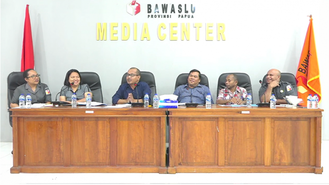 Sosialisasikan Kepemimpinan Baru, Bawaslu Papua Gelar Konferensi Pers