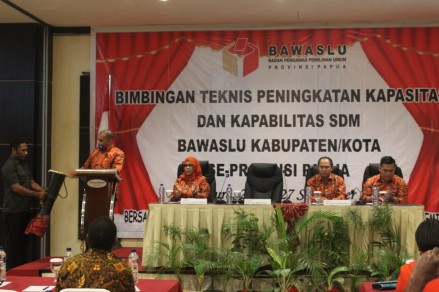 BAWASLU TINGKATKAN KAPASITAS DAN KAPABILITAS SDM KOMISIONER  BAWASLU KABUPATEN/KOTA