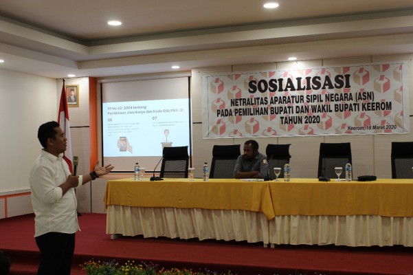 DI KEEROM, ANUGRAH PATA MENGINGATKAN ASN & APARAT KAMPUNG WAJIB NETRAL DALAM PILKADA TAHUN 2020