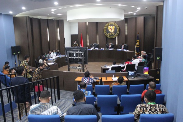 BAWASLU PROVINSI PAPUA HADIRI SIDANG DKPP DENGAN TERADU KPU DAN BAWASLU KABUPATEN MAMBERAMO RAYA