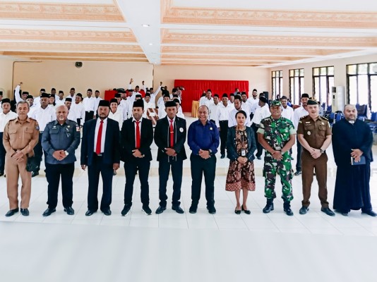 Ketua Bawaslu Yapen Pimpin Pelantikan dan Pengambilan Sumpah Janji 48 Anggota Panwascam