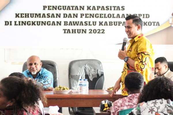 Bawaslu Provinsi Papua Selenggarakan Penguatan Kapasitas Kehumasan untuk Bawaslu Kabupaten di Wilayah Saireri