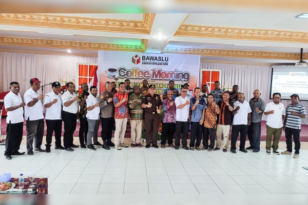 Bawaslu Provinsi Papua Hadiri Coffee Morning Bersama Tokoh Adat, Tokoh Masyarakat dan Stake-Holder terkait di Kab. Kepulauan Yapen