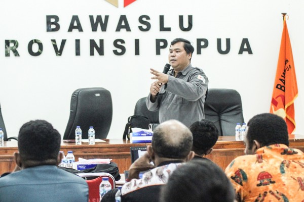 Bawaslu Provinsi Papua Gelar Penguatan Kapasitas Penanganan Pelanggaran Admnistratif Pemilu dan Simulasi Sidang Ajudikasi Penyelesaian Pelanggaran Administratif Pemilu