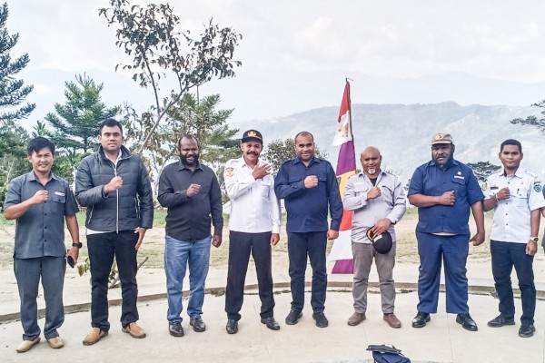 Serahkan Gedung Kantor untuk Digunakan Bawaslu Tolikara, Bawaslu Provinsi Papua Apresiasi Pemerintah Kabupaten Tolikara.