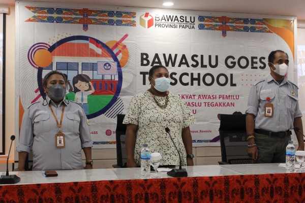 BAWASLU GOES TO SCHOOL : MENCERDASKAN PEMILIH PEMULA DAN MENANAMKAN PENGETAHUAN DEMOKRASI