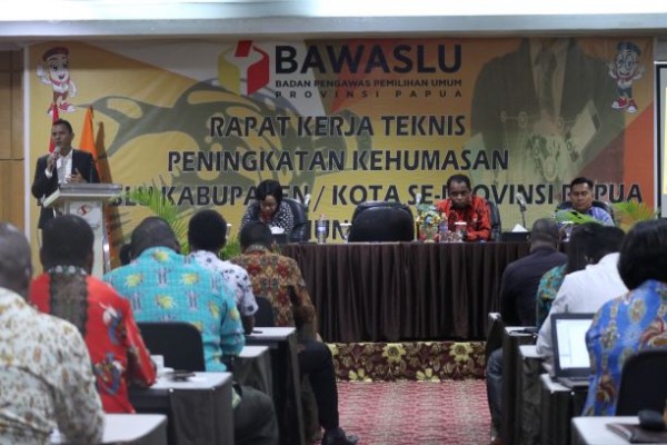 RONALD M MANOACH : â€˜â€™INI AWAL DARI KEBANGKITAN KEHUMASAN  BAWASLU PROVINSI PAPUA"