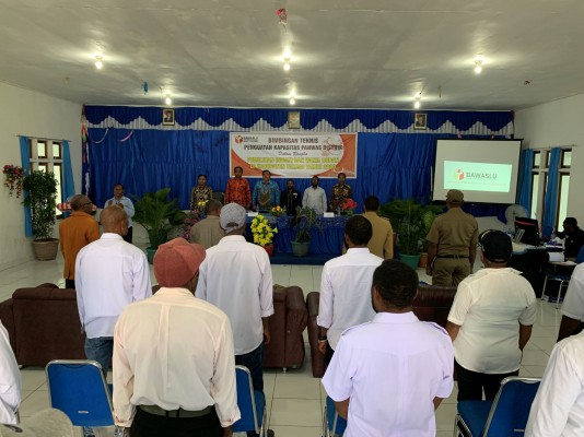 NIKO TUNJANAN : KEMAJUAN ATAU KEMUNDURAN DEMOKARASI DI TANAH YALIMO DITENTUKAN OLEH BAPAK/IBU SEBAGAI PANWAS DISTRIK
