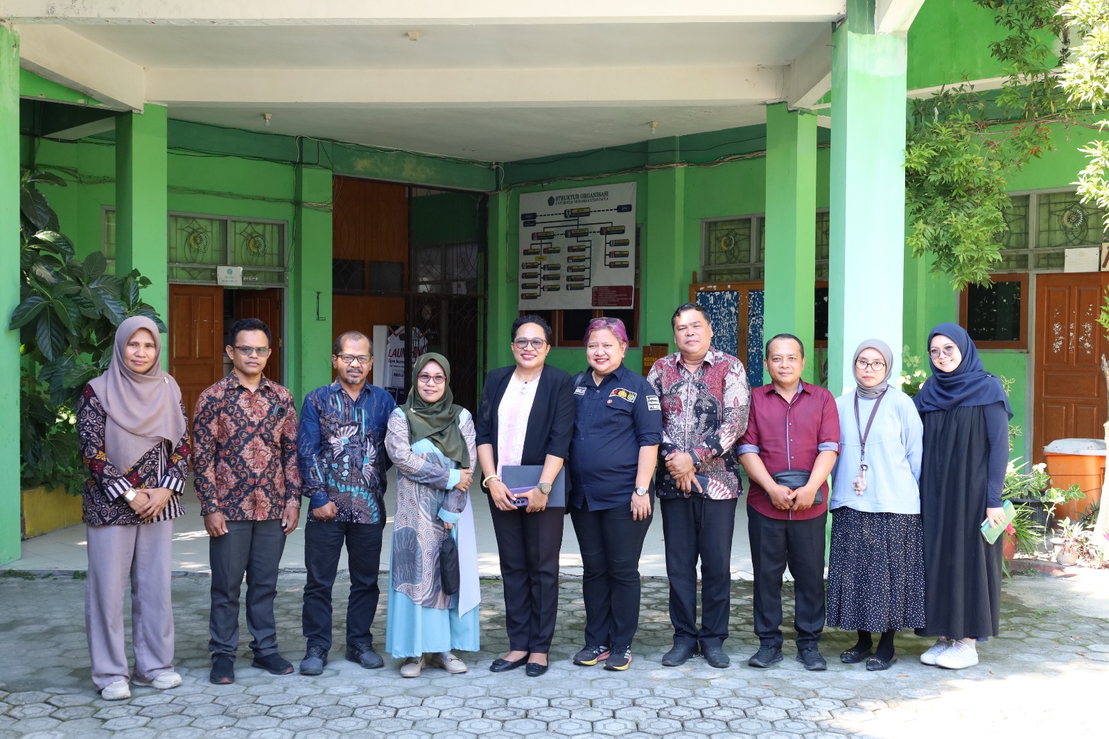 Anggota Bawaslu Papua bersama jajaran civitas akademika Universitas Muhammadiyah Papua | Foto diambil oleh Yudhistira