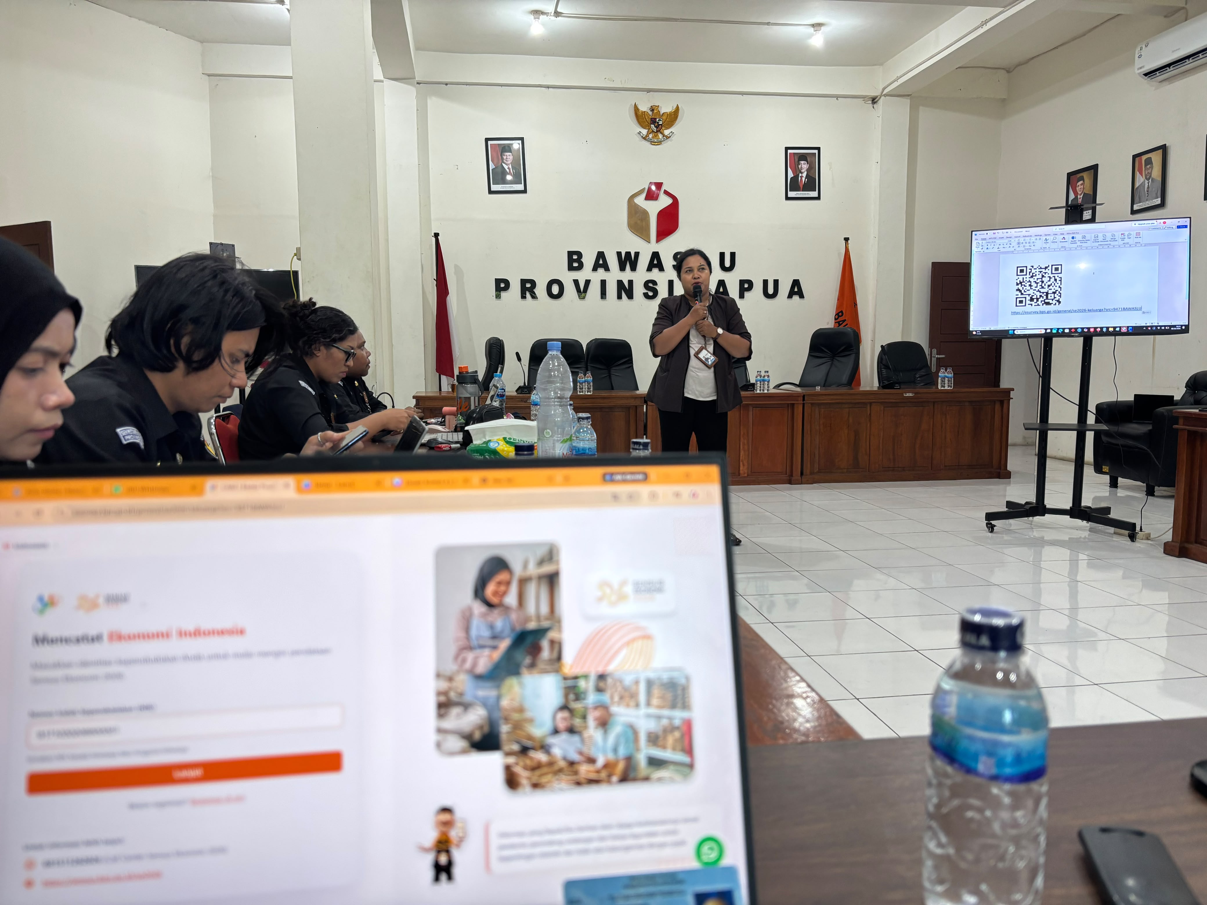 Salah satu Staf BPS Kota Jayapura sedang melaksanakan sosialisasi terkait 