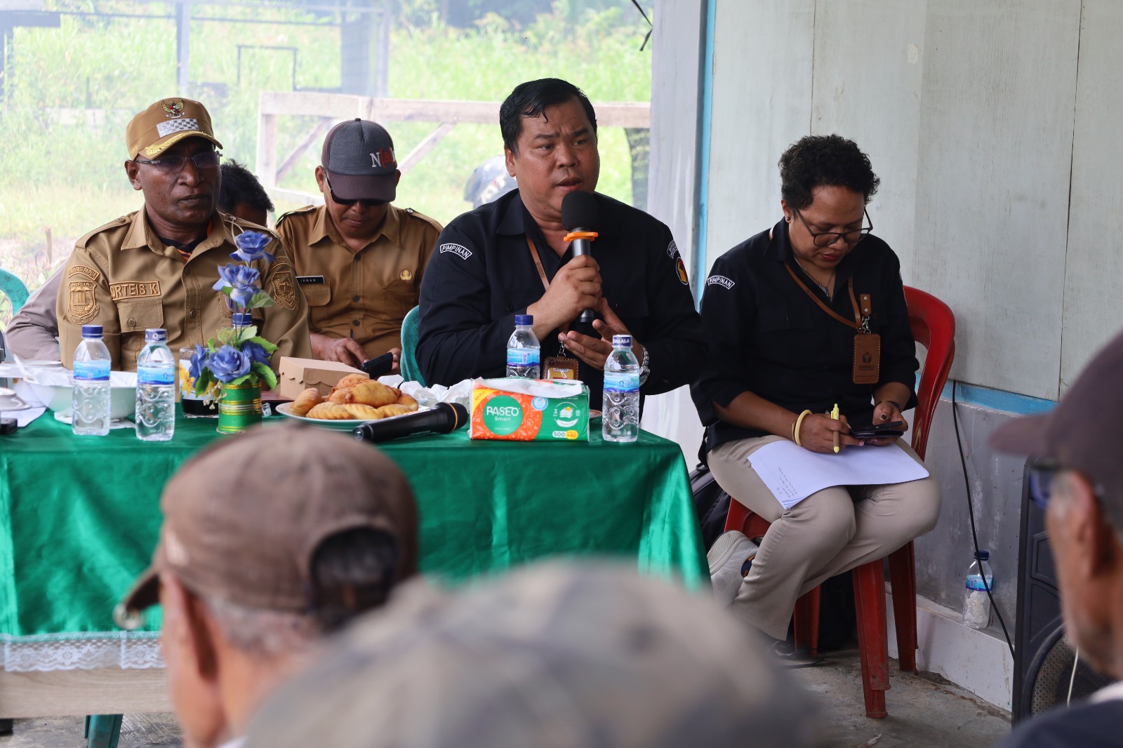 Anggota Bawaslu Provinsi Papua, Amandus Situmorang, saat beri sambutan dalam diskusi bersama masyarakat Kampung Suskun Kabupaten Keerom