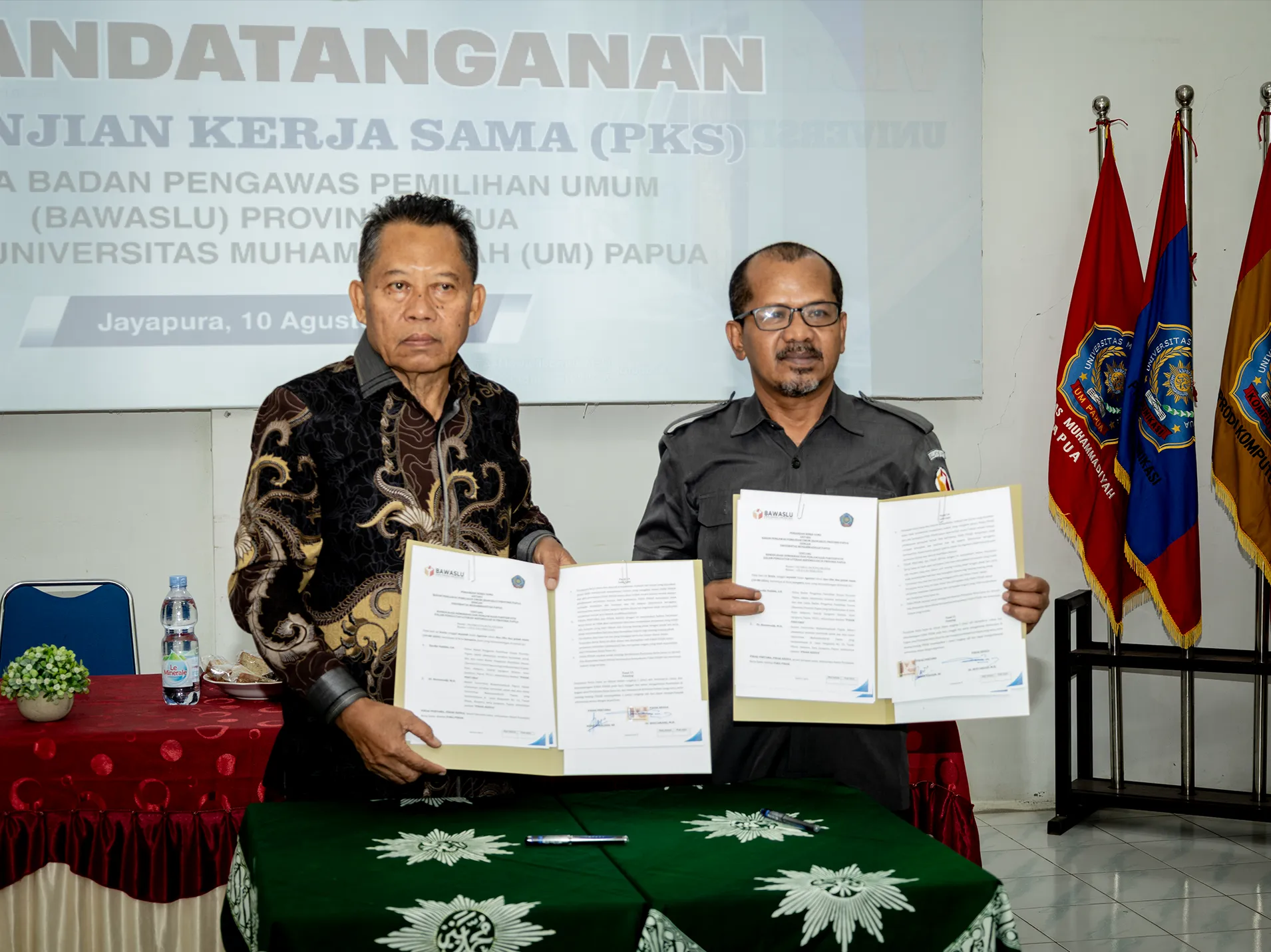 Penandatanganan Perjanjian Kerja Sama Bawaslu Papua dan Universitas Muhammadiyah Papua 