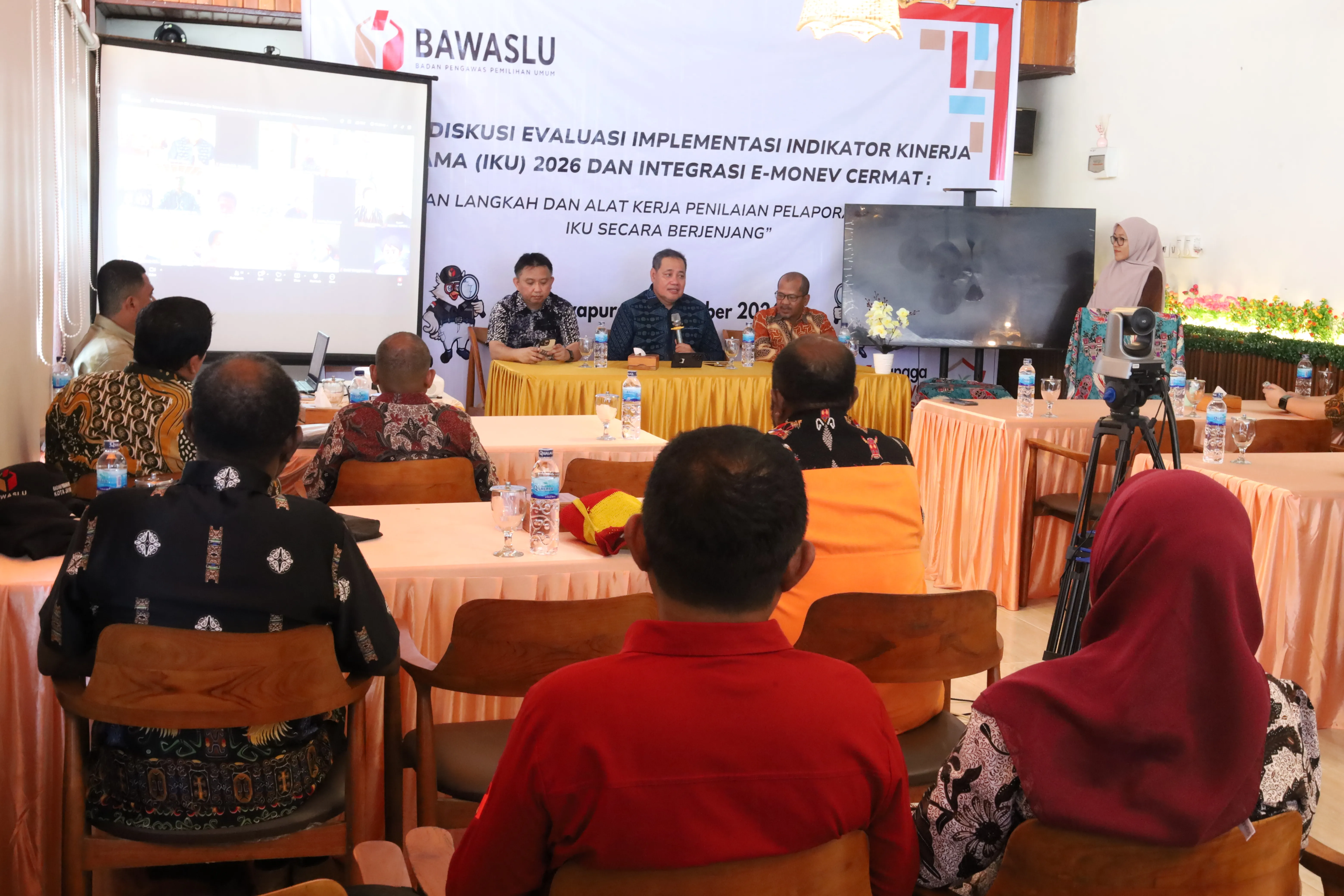 Herwyn Malonda (tengah) saat beri sambutan pembuka kegiatan 