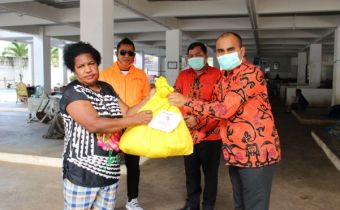 HUT BAWASLU YANG KE 12, BAWASLU PAPUA GELAR AKSI SOSIAL DAN DOA BERSAMA