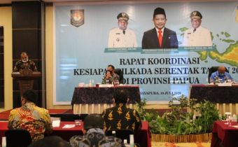 KETUA BAWASLU PROVINSI PAPUA MENGHADIRI RAPAT KOORDINASI KESIAPAN PILKADA SERENTAK TAHUN 2020 DI PROVINSI PAPUA