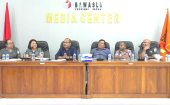Sosialisasikan Kepemimpinan Baru, Bawaslu Papua Gelar Konferensi Pers