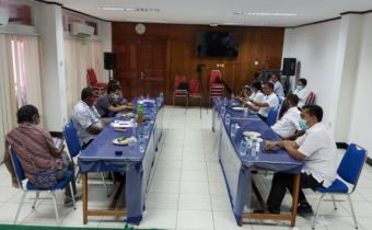 BAWASLU DAN KPU PAPUA MELAKSANAKAN RAPAT KOORDINASI TERKAIT BAKAL CALON BUPATI DAN WAKIL YANG MENJALANI PEMERIKSAAN KESEHATAN