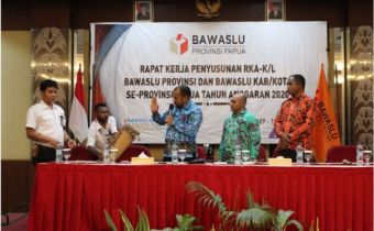DALAM MENGHADAPI PILKADA TAHUN 2020, BAWASLU PAPUA GELAR RAPAT PENYUSUNAN RKA â€“ K/L