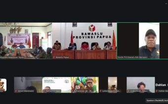 Pimpinan Bawaslu beserta Kepala Sekretariat dan Jajaran Bawaslu Kabupaten/Kota dalam rapat zoom pembahasan Persiapan HUT Bawaslu Provinsi | Foto diambil Humas Bawaslu Provinsi
