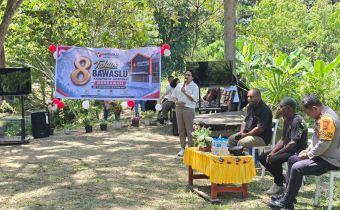 Yofrey Piryamta Kebelen, menghadiri HUT Bawaslu Kabupaten/Kota Tahun 2026 yang diselenggarakan Bawaslu Kabupaten Jayapura di Kampung Berap | Foto diambil oleh Tim Humas Bawaslu Kabupaten Keerom