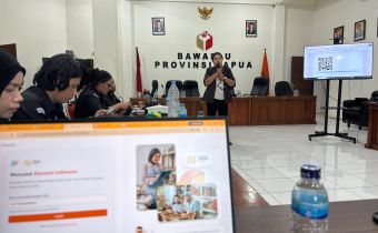 Salah satu Staf BPS Kota Jayapura sedang melaksanakan sosialisasi terkait 